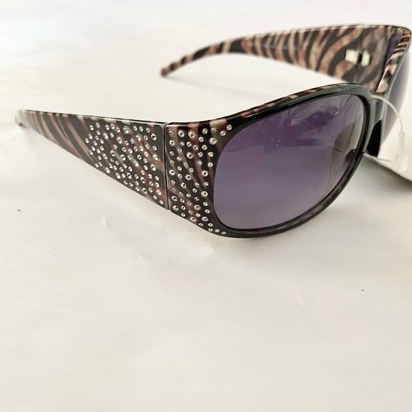 Tiger stripe rhinestone embellished sunglasses - Picture 6 of 6